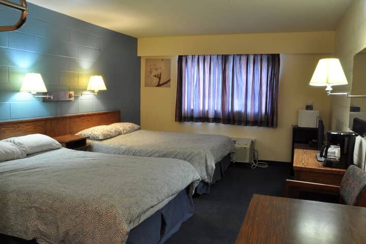 Room 2 of 8