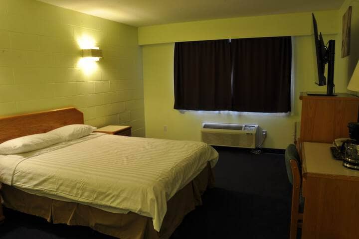 Room 3 of 8